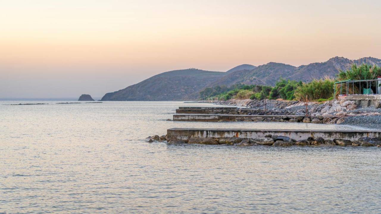 Tylos Beach Hotel カト・ピルゴス エクステリア 写真
